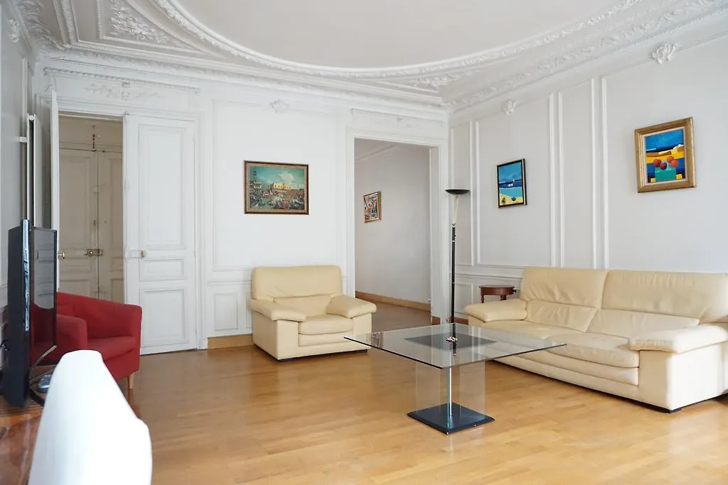 Avenue D'iena - 16 Apartment